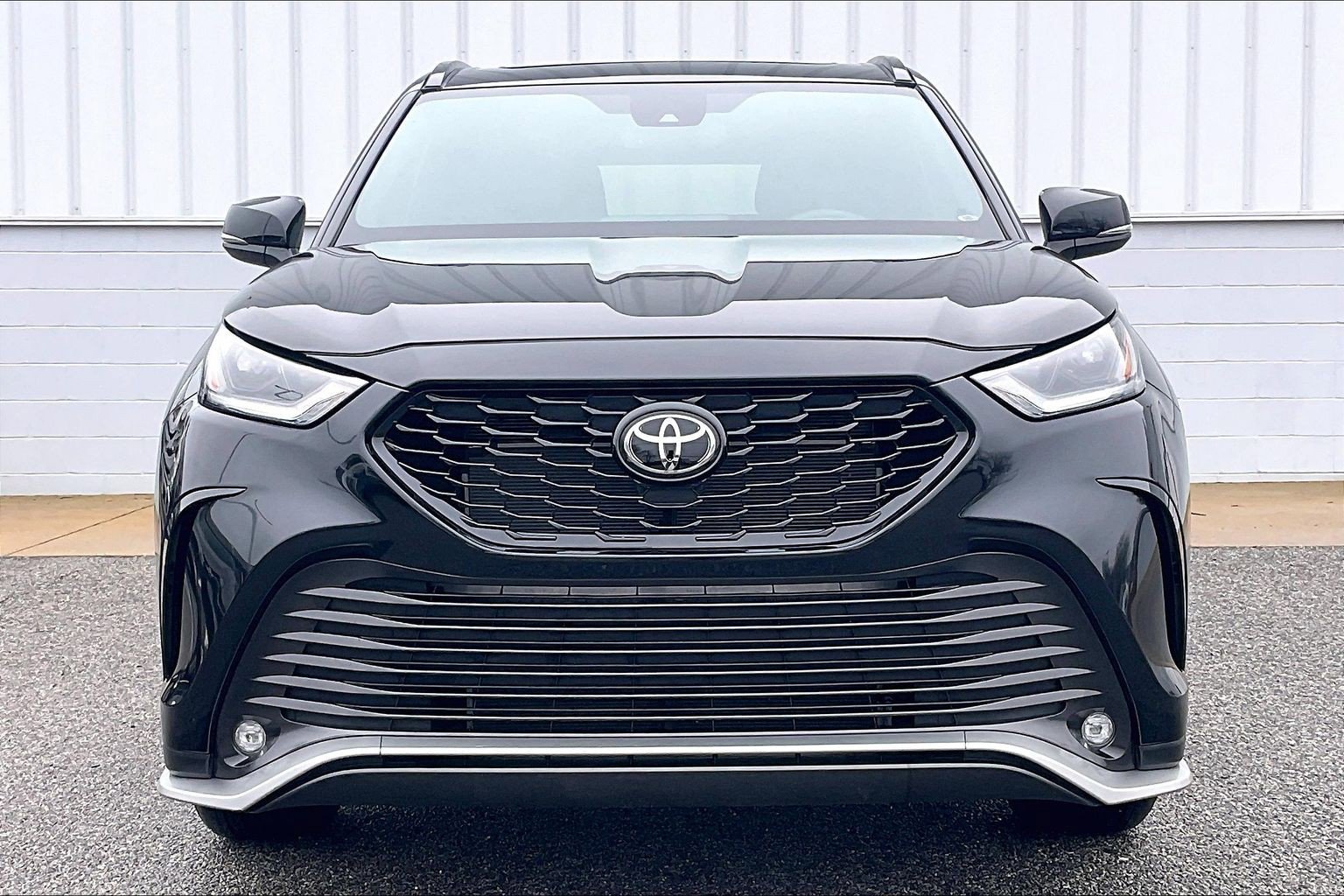 Used 2025 Toyota Highlander XSE image 3