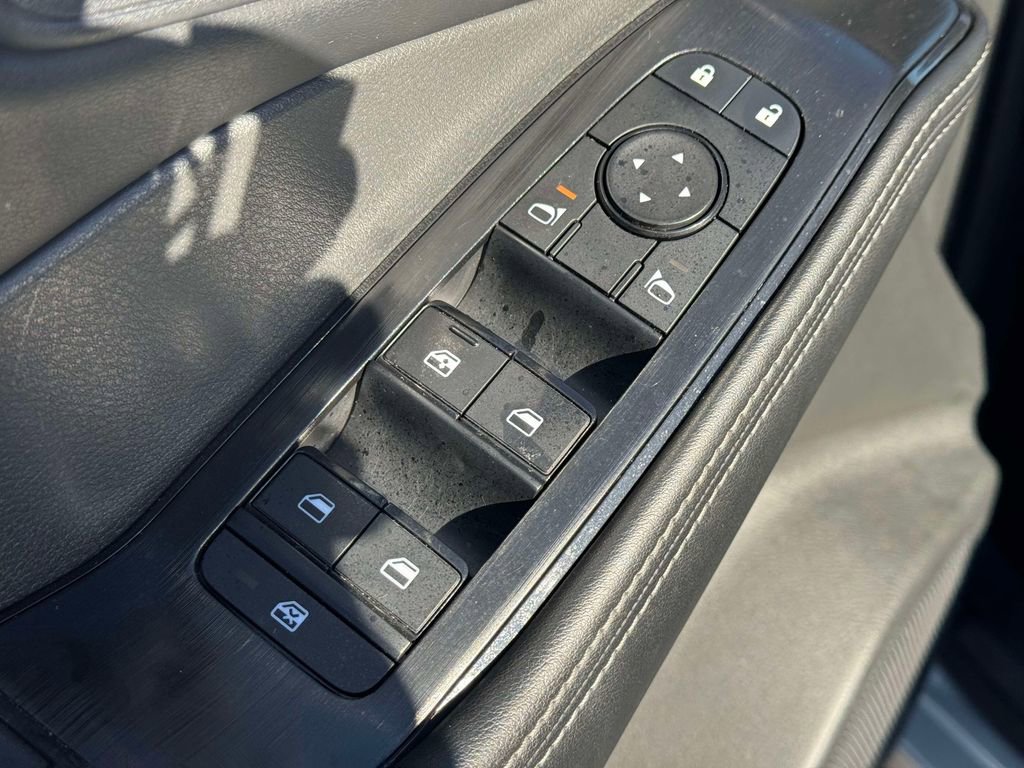 Used 2025 Nissan Rogue SV AWD/4WD image 16