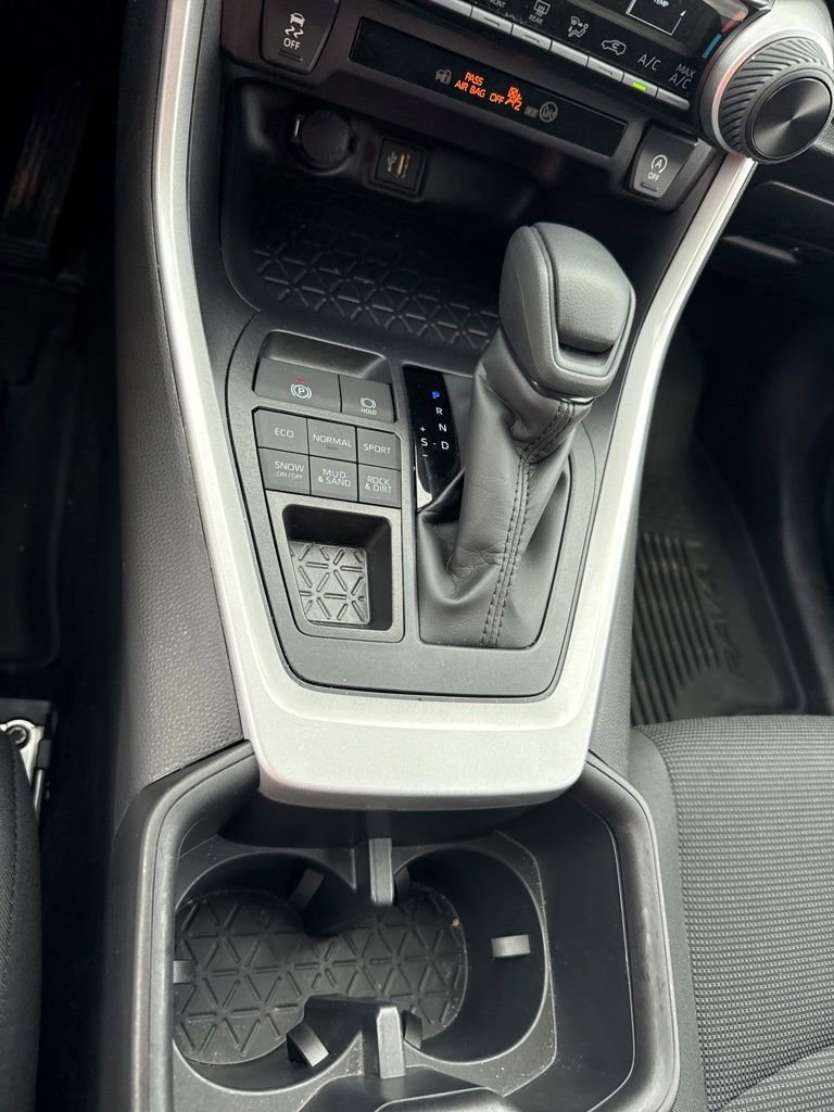 Used 2025 Toyota RAV4 LE AWD/4WD image 19