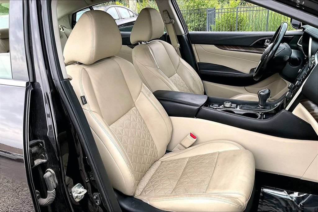 Used 2016 Nissan Maxima Platinum FWD image 28