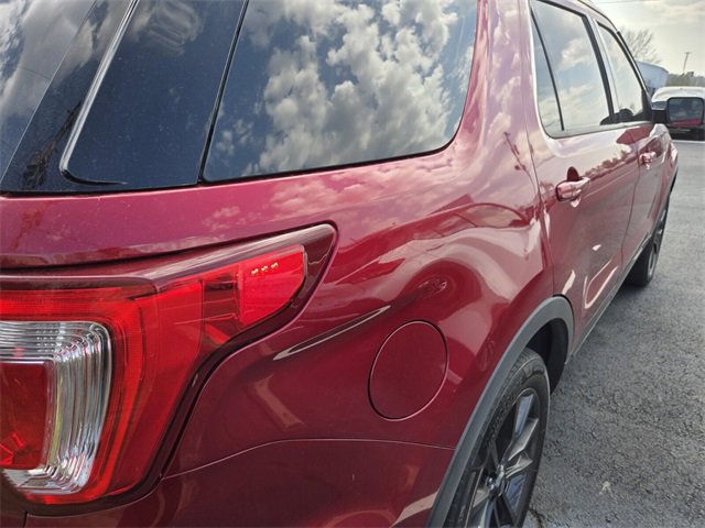 Used 2018 Ford Explorer XLT w/ Equipment Group 202A image 7