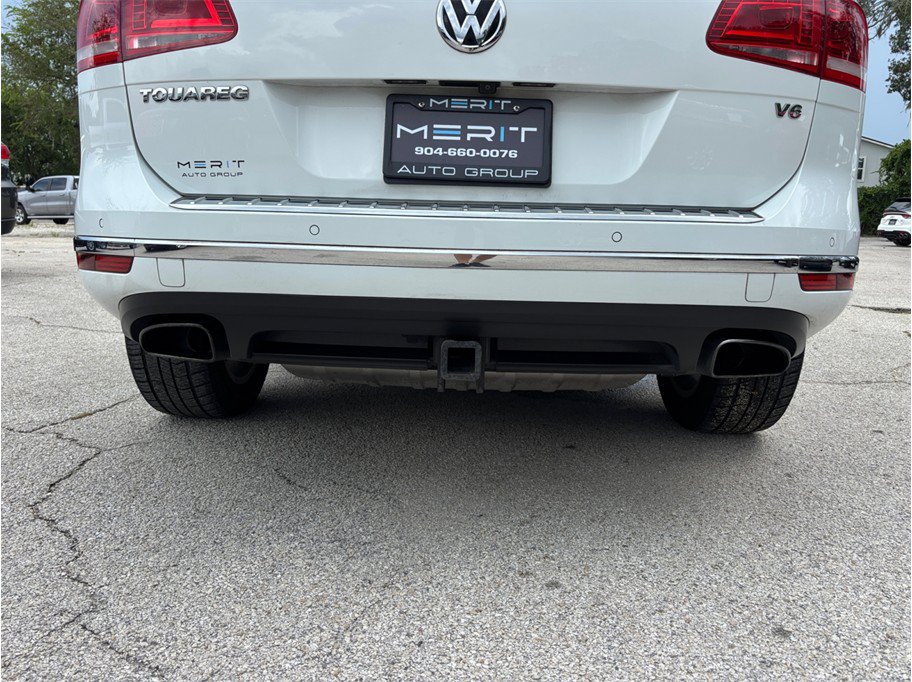 Used 2017 Volkswagen Touareg Sport AWD/4WD image 17