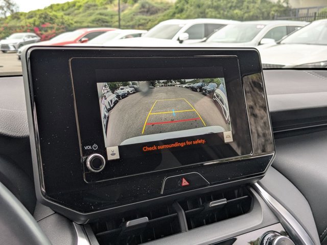 Used 2023 Toyota Venza LE image 13