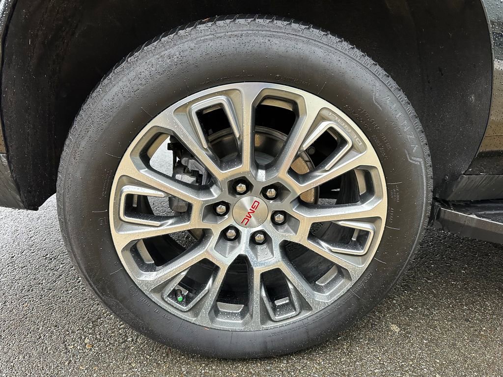 Used 2025 GMC Yukon XL Denali image 9