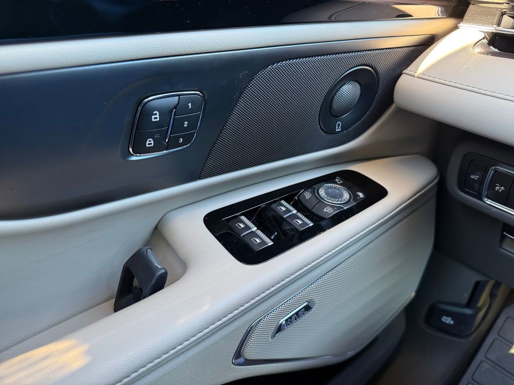 Used 2025 Lincoln Nautilus Premier w/ Equipment Group 102A image 20