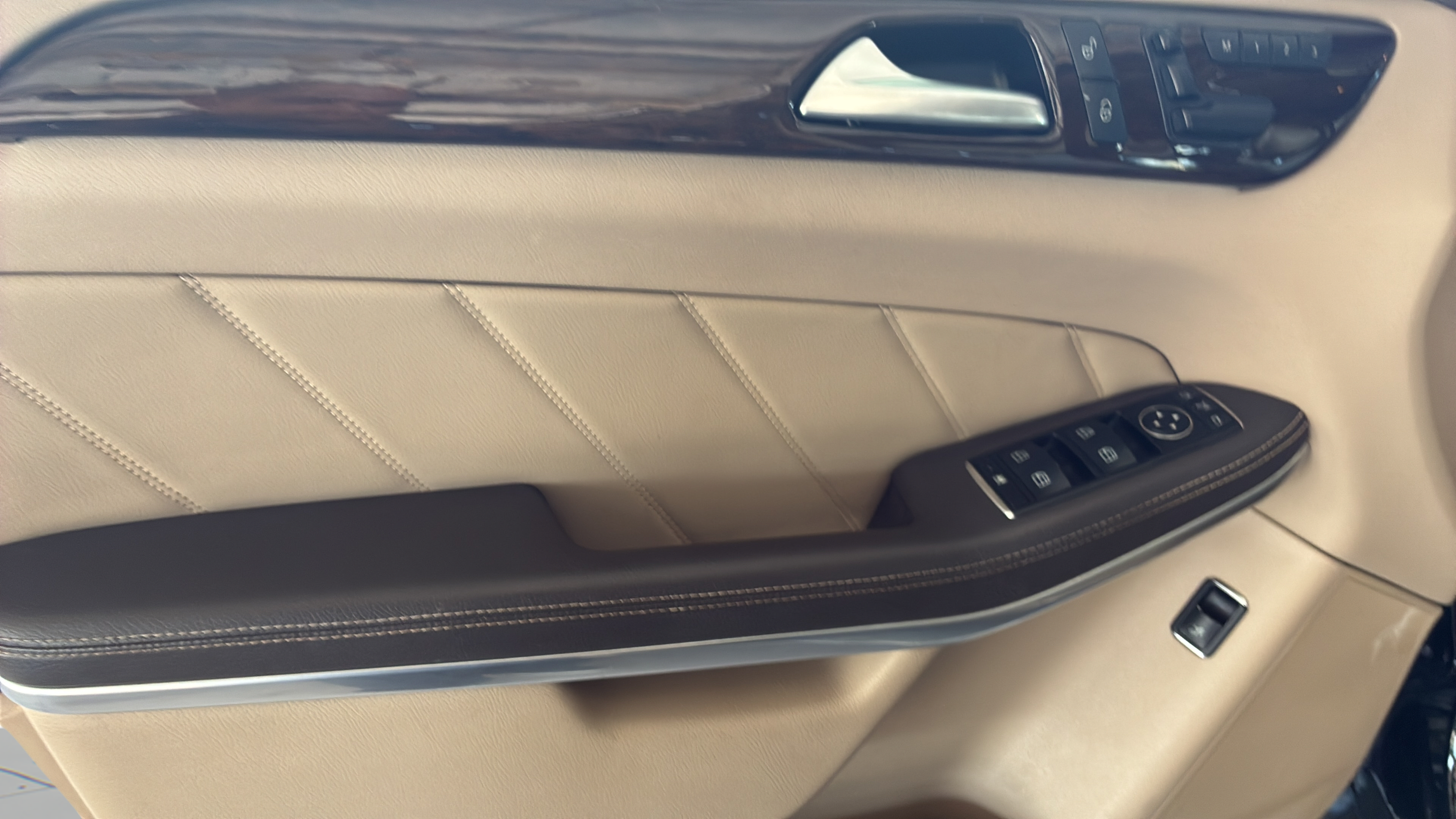 Used 2014 Mercedes-Benz GL 450 4MATIC image 17