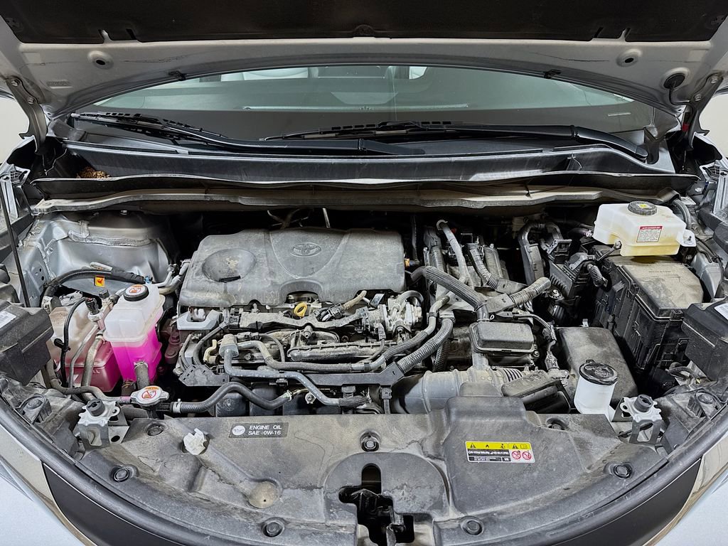 Used 2025 Toyota Sienna XLE image 30