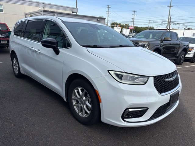 Used 2024 Chrysler Pacifica Touring-L