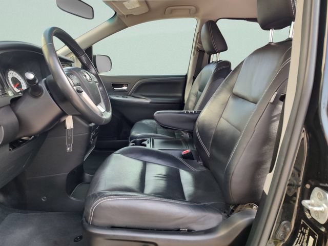Used 2017 Toyota Sienna SE FWD image 25