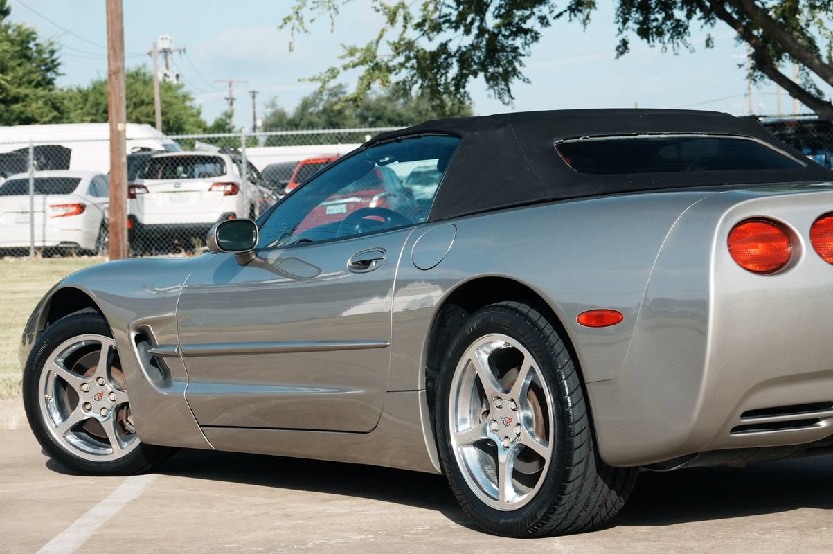 Used 2002 Chevrolet Corvette Convertible w/ Preferred Equipment Group2 RWD image 28