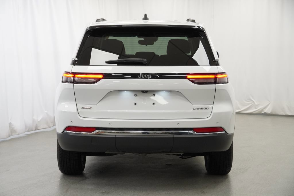 Used 2023 Jeep Grand Cherokee Laredo w/ Luxury Tech Group I AWD/4WD image 11