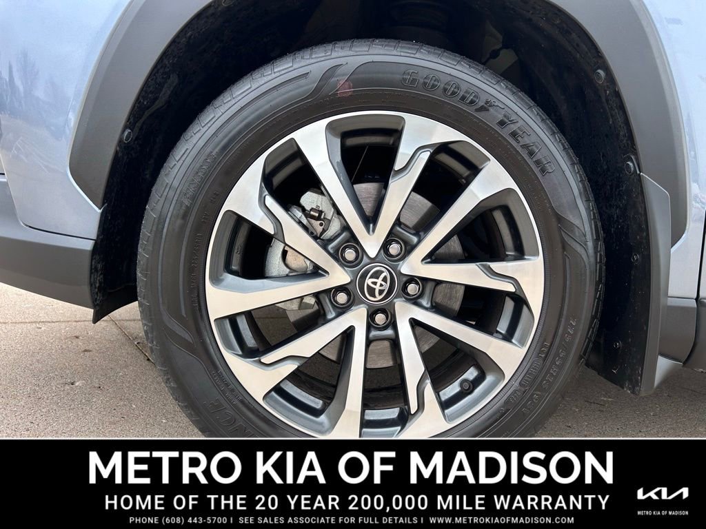 Used 2023 Toyota Corolla Cross XLE image 9