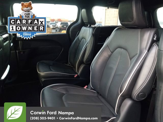 Used 2023 Chrysler Pacifica Limited w/ Uconnect Theater Family Group image 25
