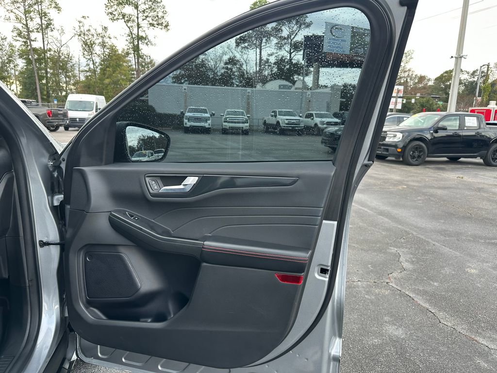 Used 2023 Ford Escape ST-Line w/ Tech Pack #1 image 31