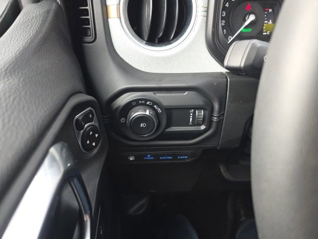 Used 2025 Jeep Wrangler Unlimited Sahara w/ Safety Group image 16