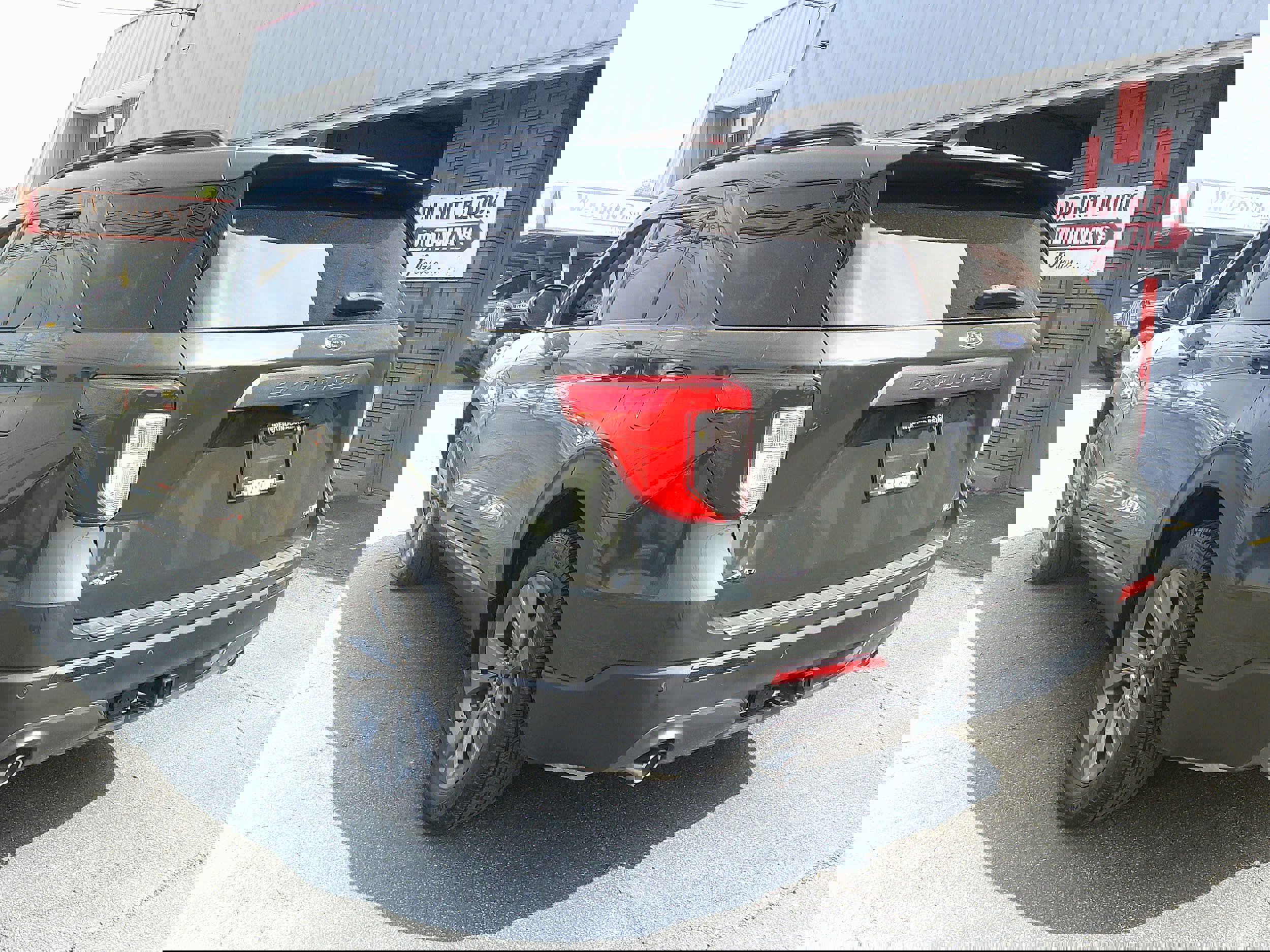 Used 2023 Ford Explorer XLT w/ Equipment Group 202A image 3