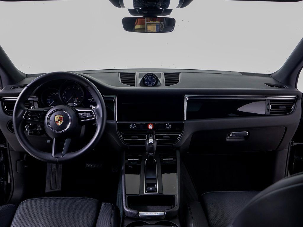 Certified 2025 Porsche Macan AWD/4WD image 13