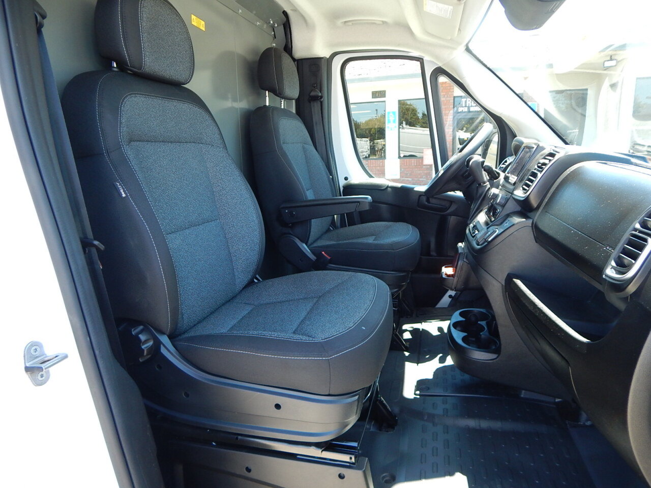 Used 2025 RAM ProMaster 1500 w/ Quick Order Package 22G SLT FWD image 21
