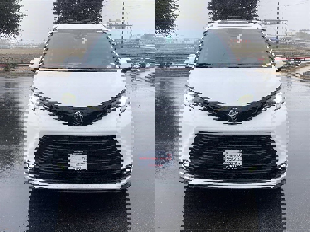 New 2026 Toyota Sienna XLE Woodland Edition image 2
