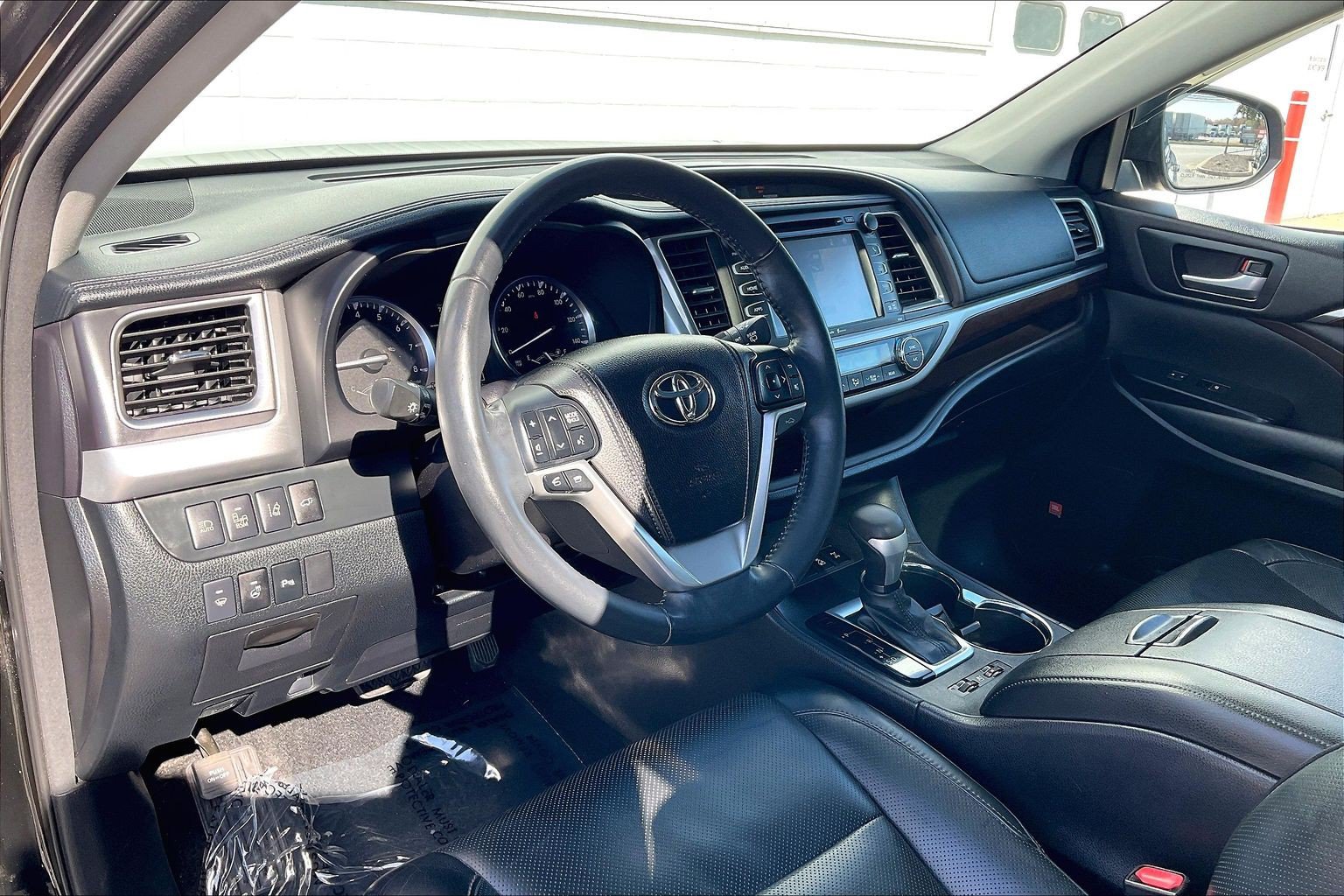 Used 2014 Toyota Highlander Limited Platinum AWD/4WD image 18