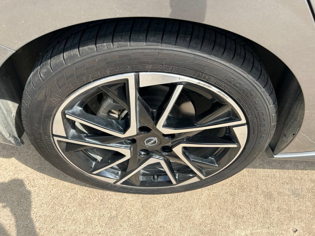 Certified 2024 Nissan Sentra SR FWD image 9