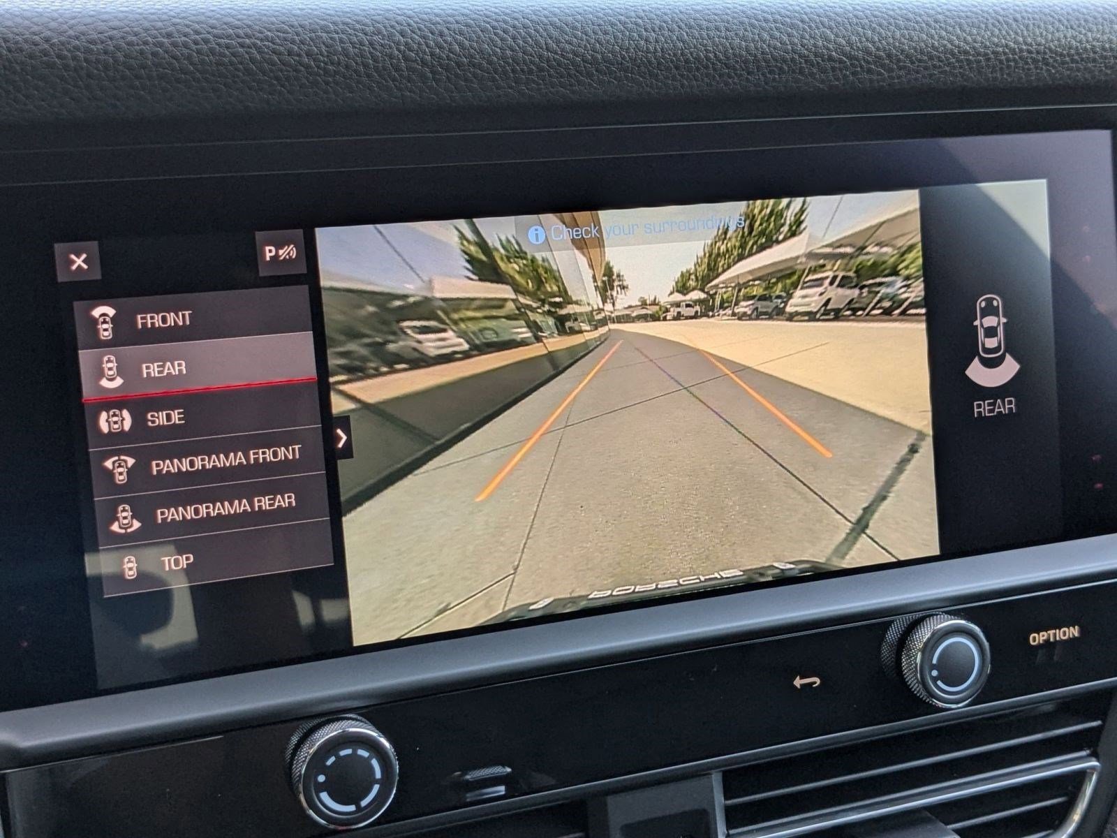 Certified 2025 Porsche Macan AWD/4WD image 19