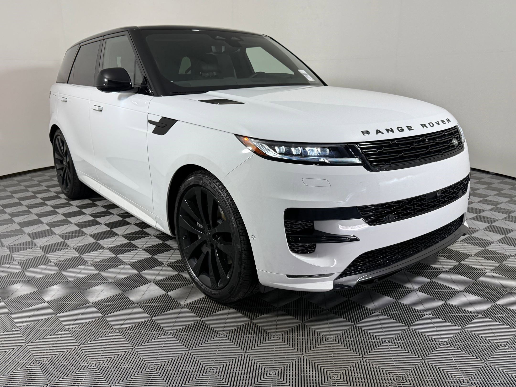 New 2026 Land Rover Range Rover Sport Dynamic SE AWD/4WD image 8