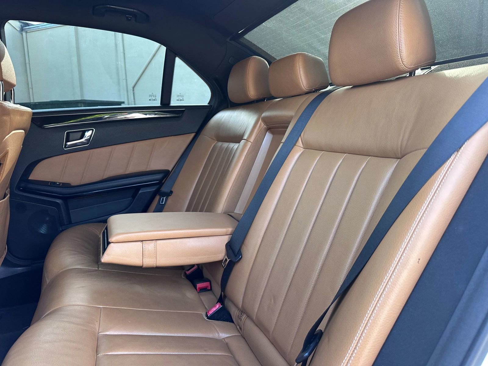 Used 2010 Mercedes-Benz E 550 4MATIC Sedan image 9