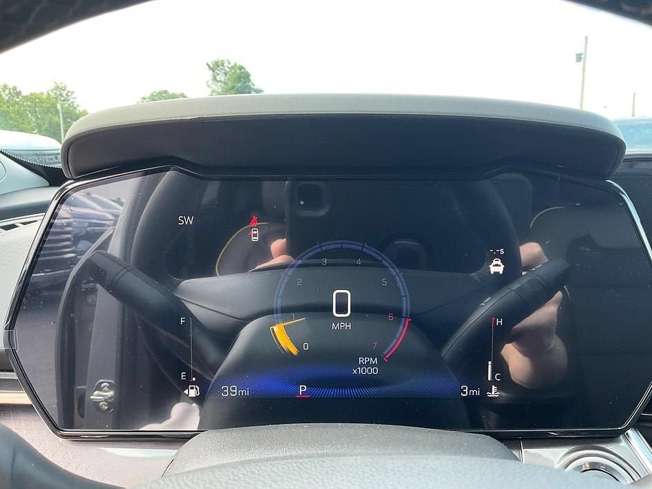 New 2026 Chevrolet Trax ACTIV w/ Sunroof Package FWD image 6