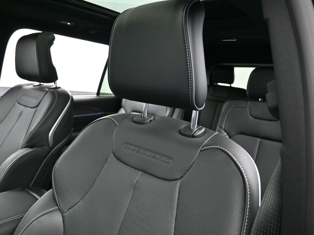 Used 2024 Jeep Grand Cherokee L Overland w/ Advanced Protech Group III image 17
