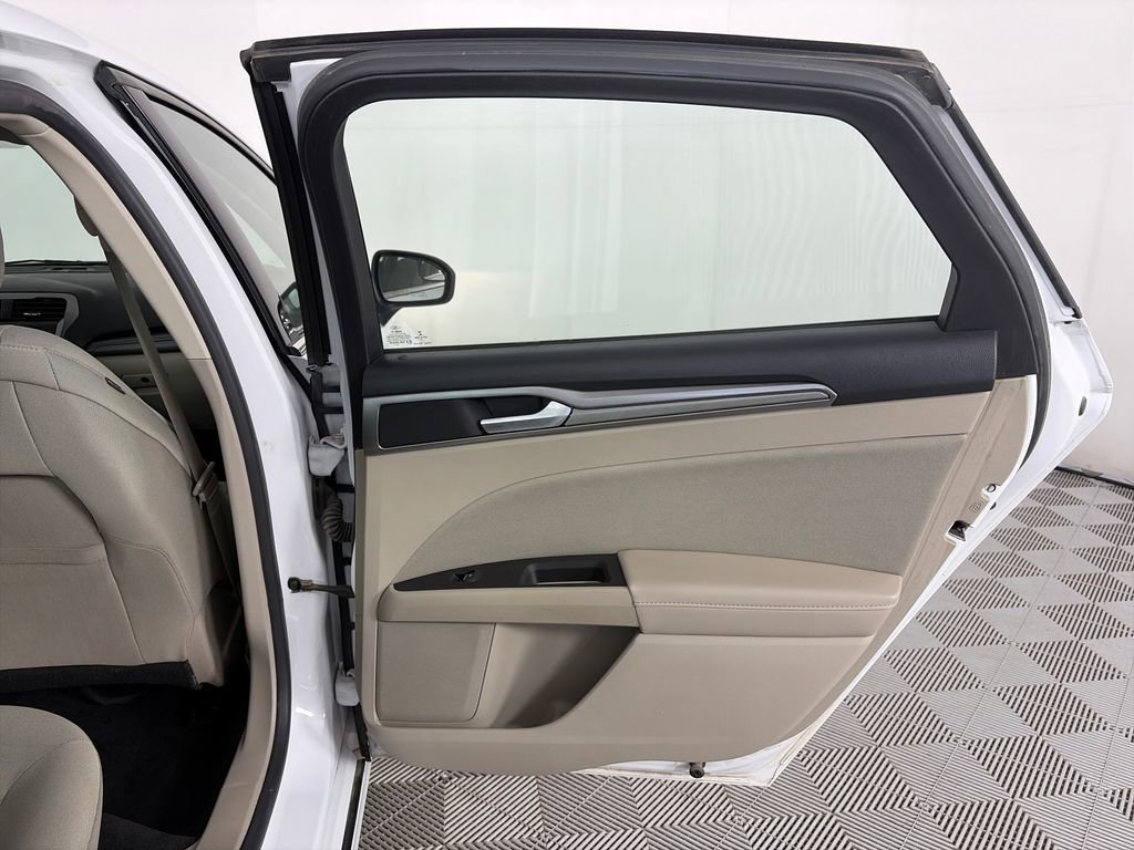 Used 2018 Ford Fusion SE image 28