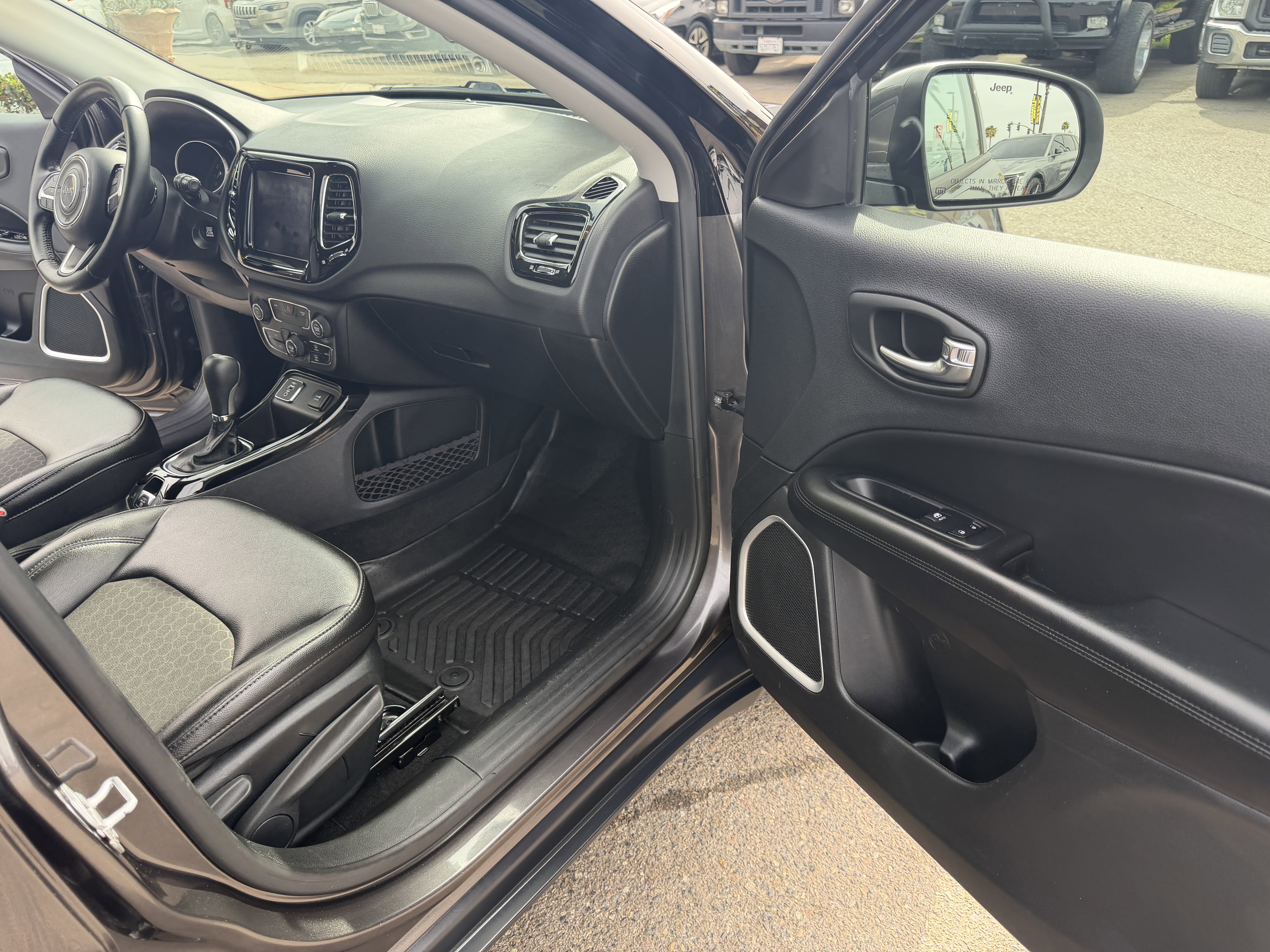 Used 2020 Jeep Compass Latitude FWD image 15
