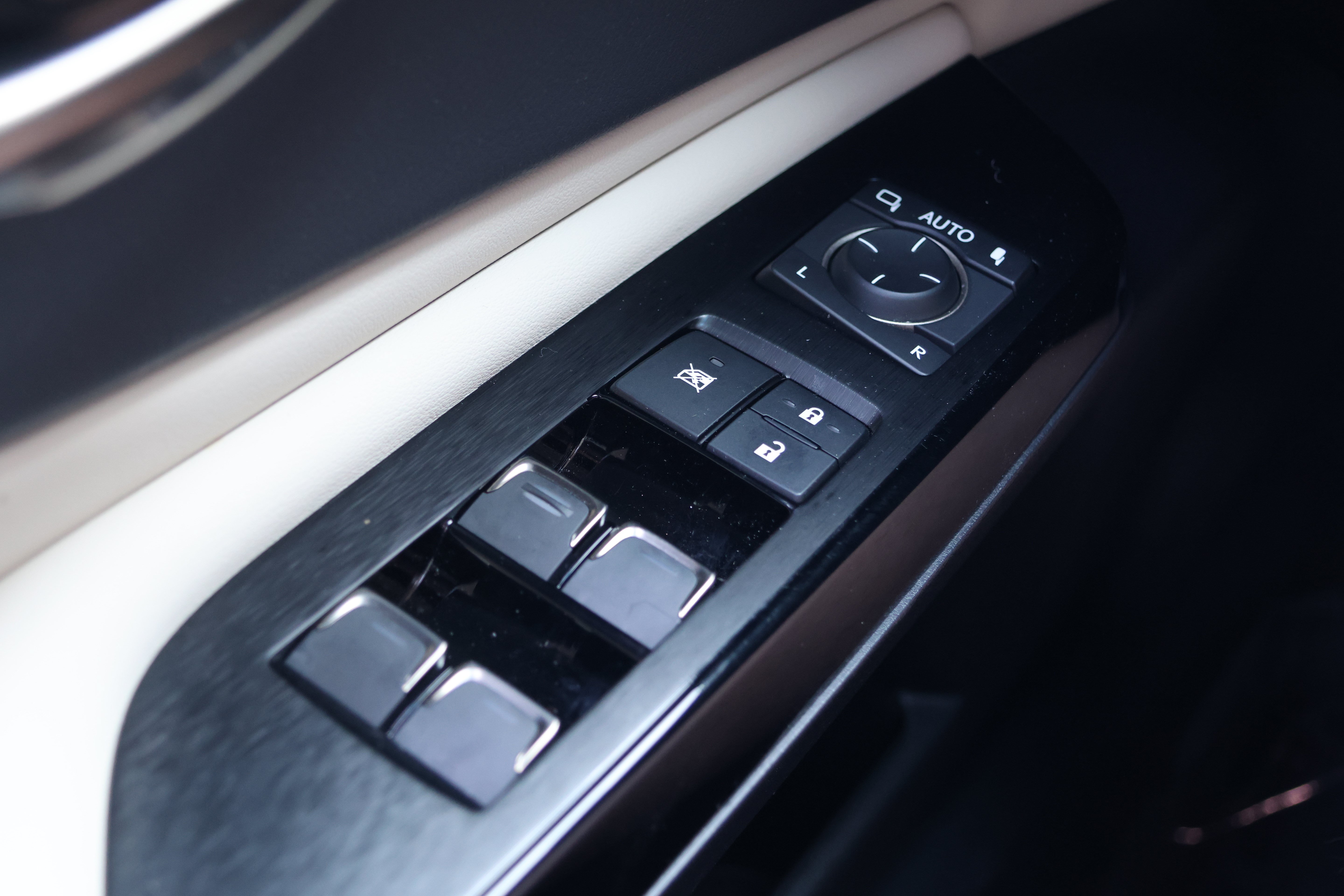 Used 2024 Lexus ES 350 Ultra Luxury w/ Accessory Package (Z2) FWD image 15