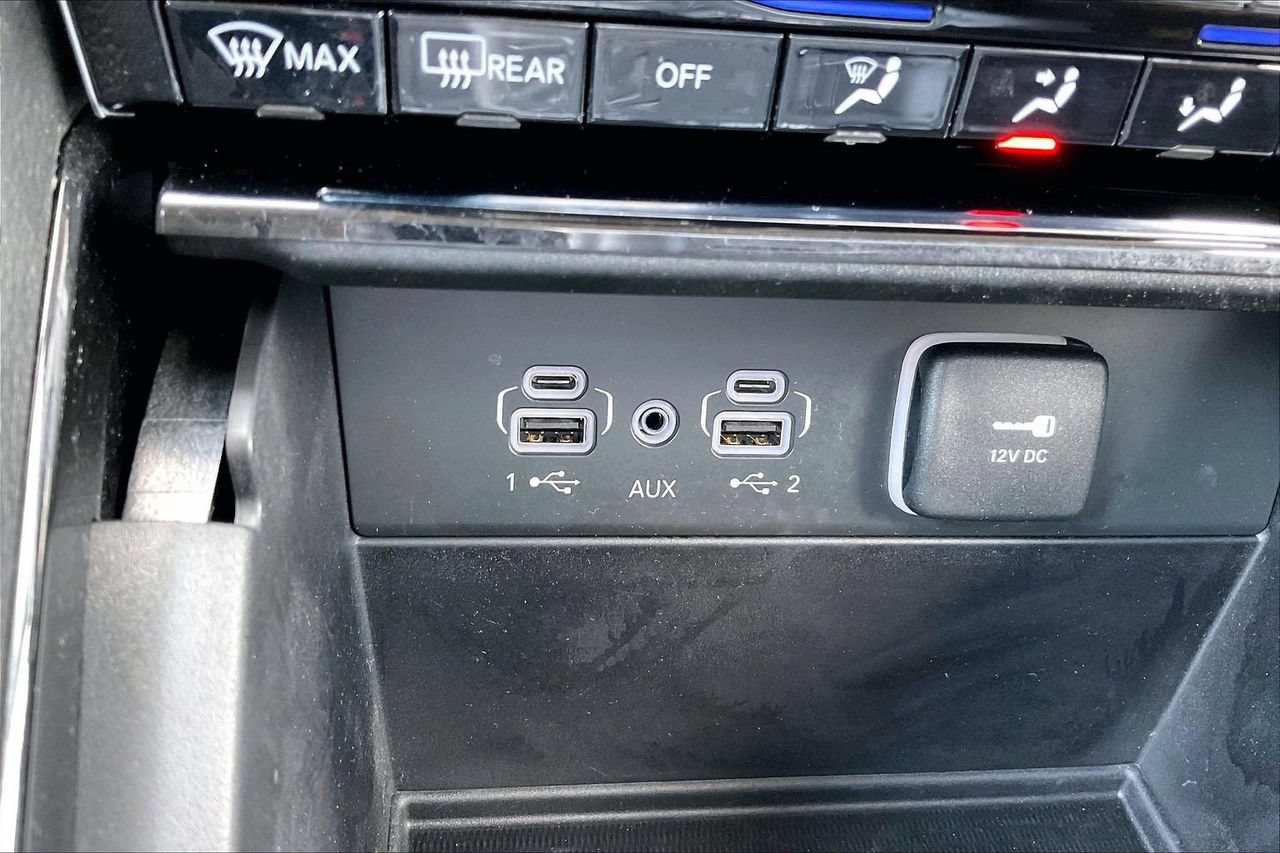 Certified 2023 Jeep Grand Cherokee Limited w/ Black Appearance Package AWD/4WD image 18
