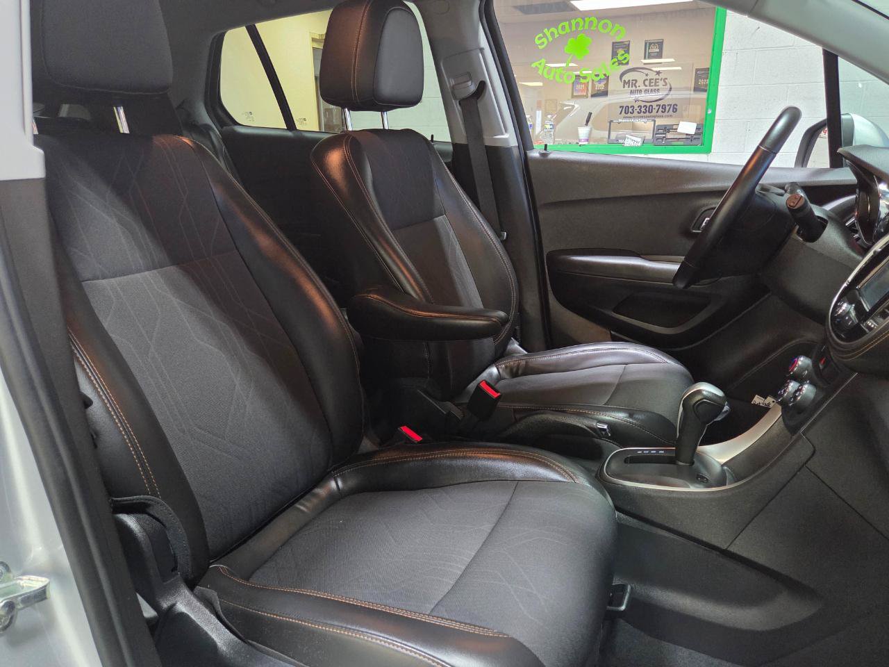 Used 2017 Chevrolet Trax LT w/ LT Convenience Package FWD image 21