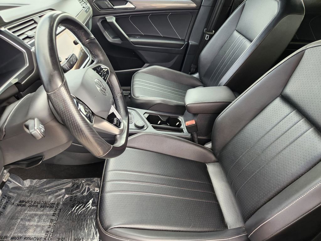 Used 2022 Volkswagen Tiguan SE R-Line image 4