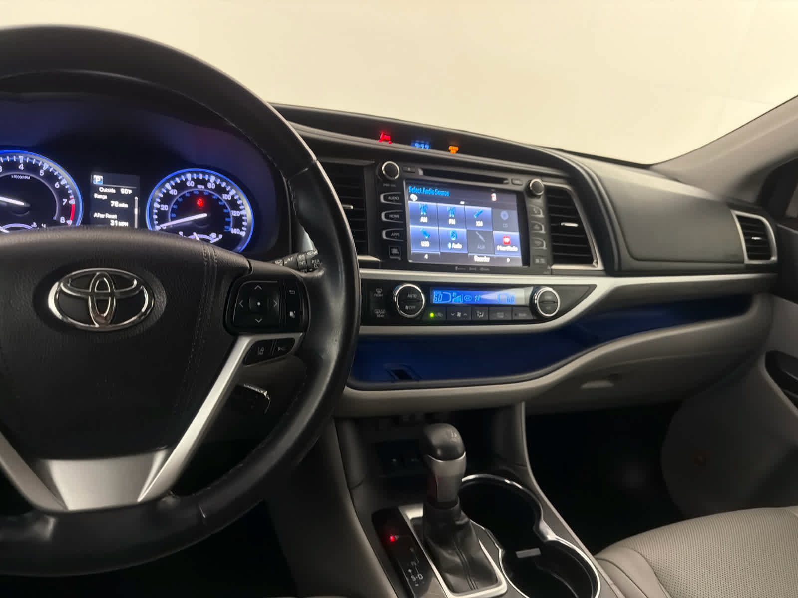 Used 2018 Toyota Highlander Limited AWD/4WD image 19