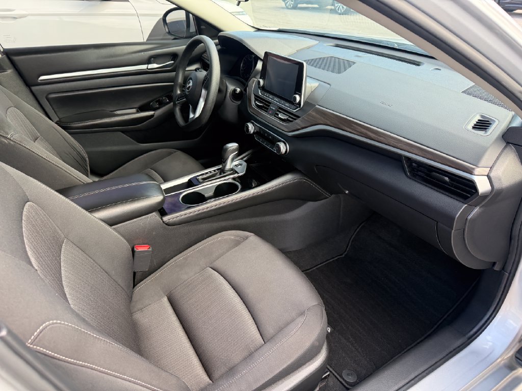Used 2023 Nissan Altima 2.5 SV FWD image 11
