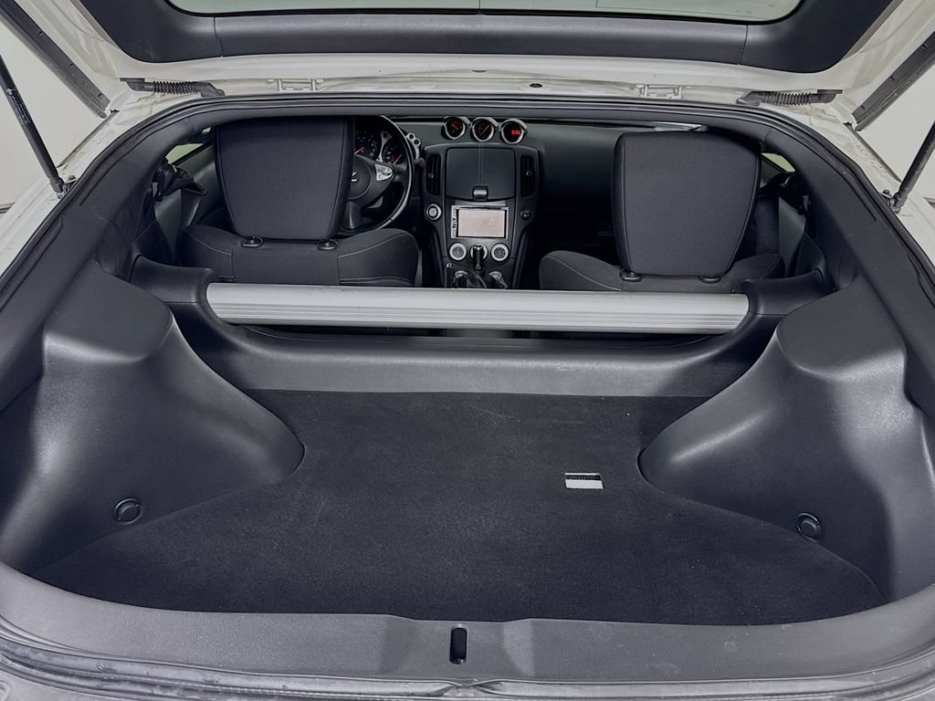 Used 2020 Nissan 370Z Coupe RWD image 27