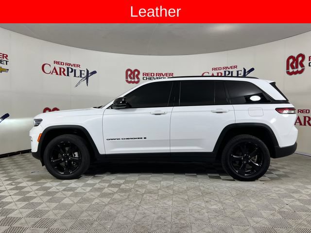 Used 2023 Jeep Grand Cherokee Limited w/ Black Appearance Package RWD image 4