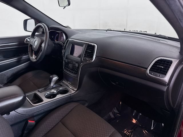 Used 2018 Jeep Grand Cherokee Laredo AWD/4WD image 26
