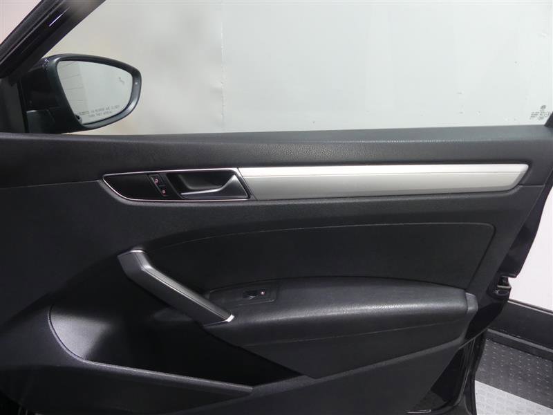 Used 2018 Volkswagen Passat 2.0T S w/ Driver Assistance Package FWD image 18