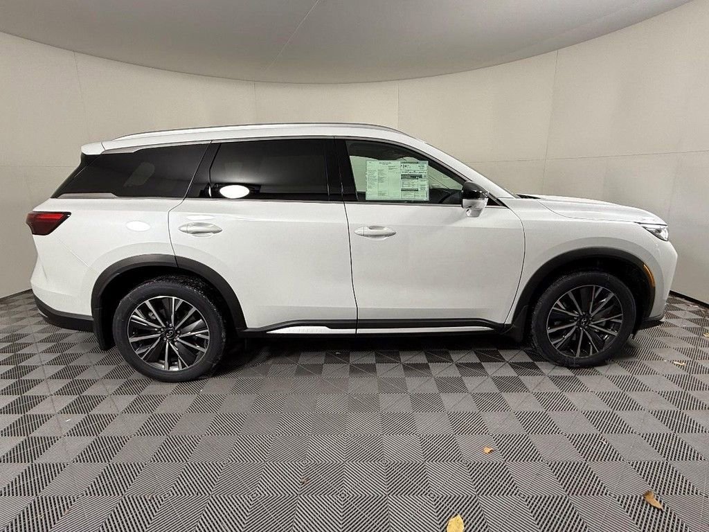 New 2026 INFINITI QX60 Luxe image 2
