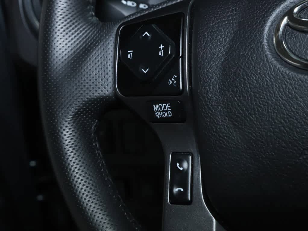 Certified 2022 Toyota Tacoma TRD Off-Road AWD/4WD image 21