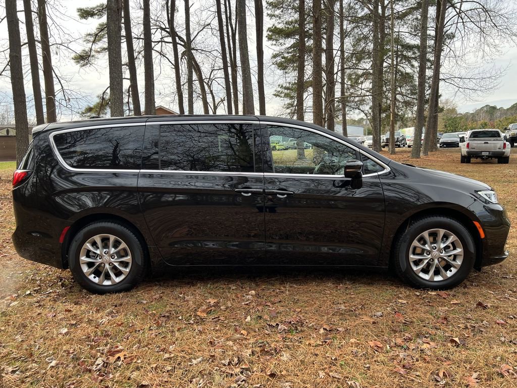 New 2026 Chrysler Pacifica Limited w/ Trailer Tow Group image 2