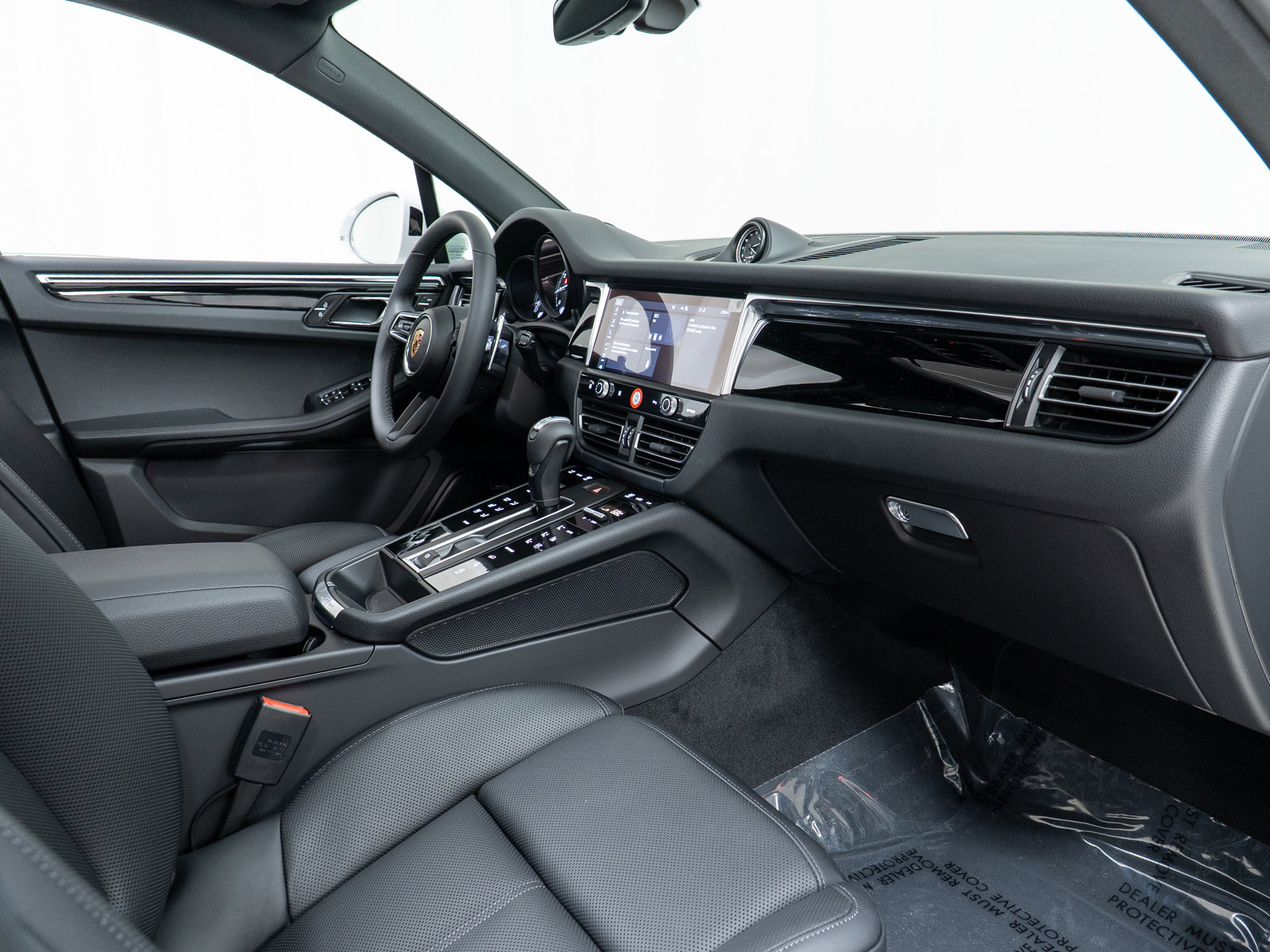 Certified 2025 Porsche Macan image 24