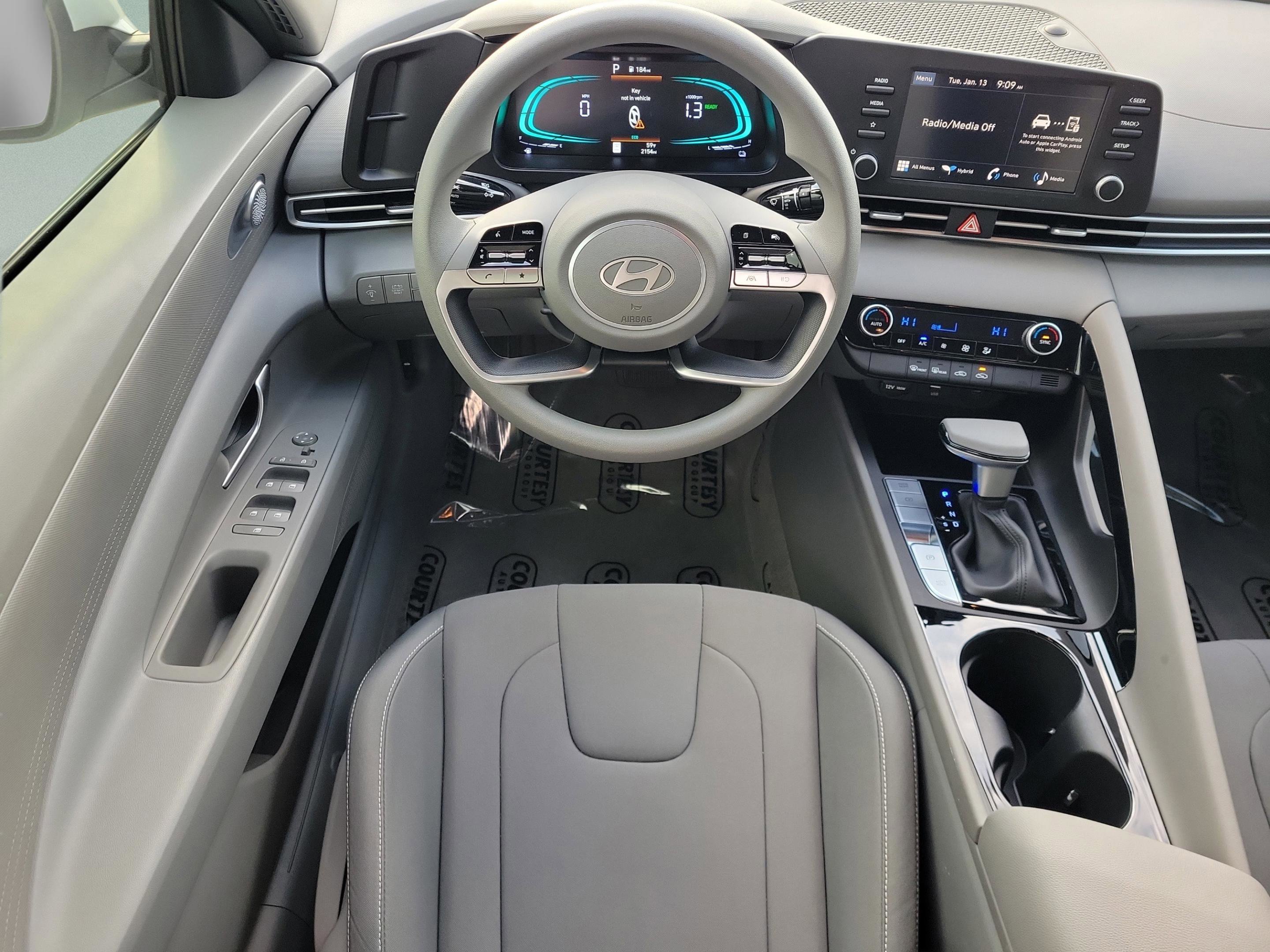 Used 2025 Hyundai Elantra Hybrid FWD image 23