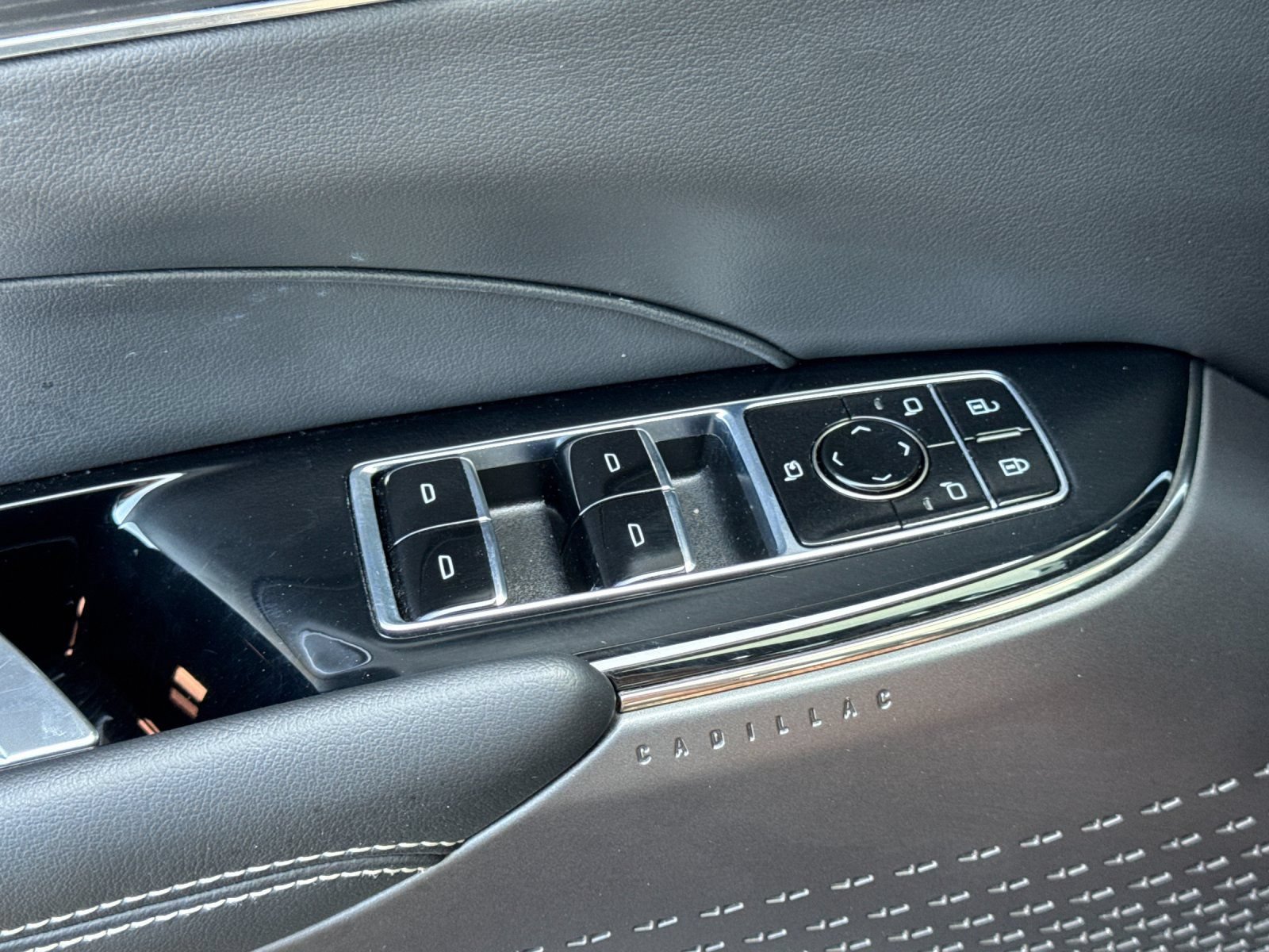 Used 2024 Cadillac Lyriq Sport RWD image 12