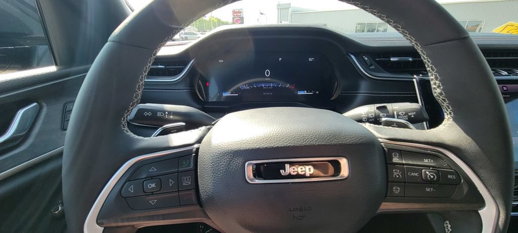 Used 2024 Jeep Grand Cherokee L Limited w/ Luxury Tech Group II RWD image 22