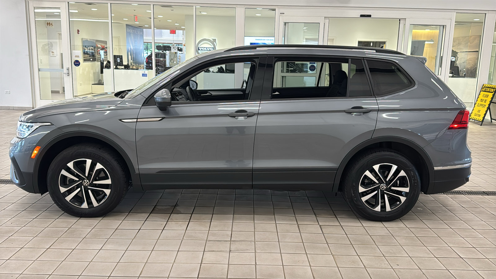 Used 2024 Volkswagen Tiguan S AWD/4WD image 8